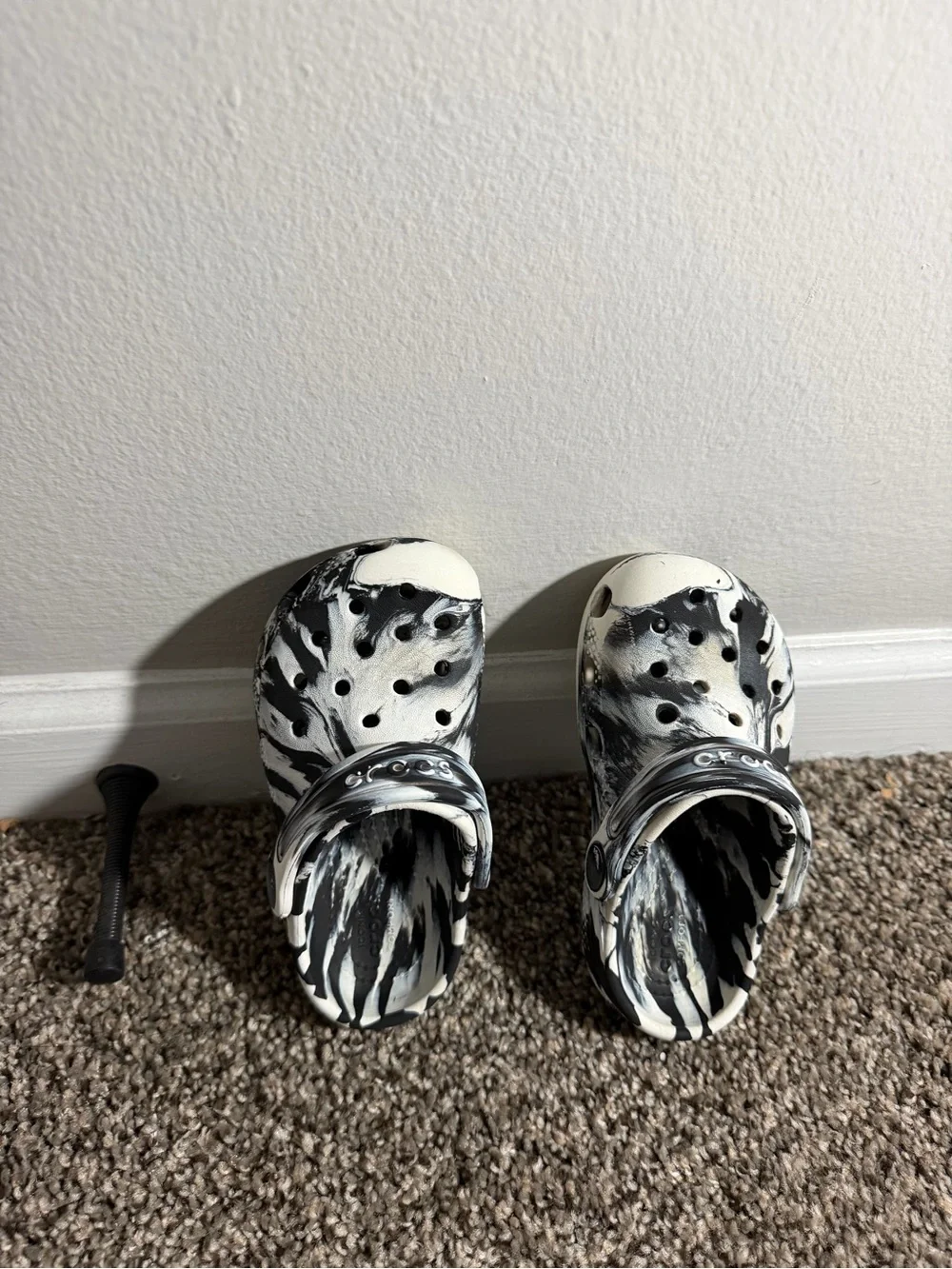 CROCS Kids Marble-Print Clogs in Black & White